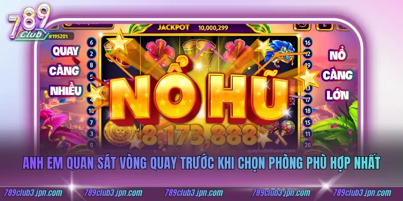 Anh em quan sát vòng quay trước khi chọn phòng phù hợp nhất